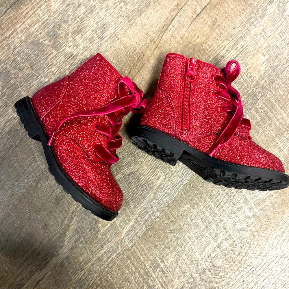 *DARLING* red/sparkly toddler combat boots sz.7. And-laces are velvety material!